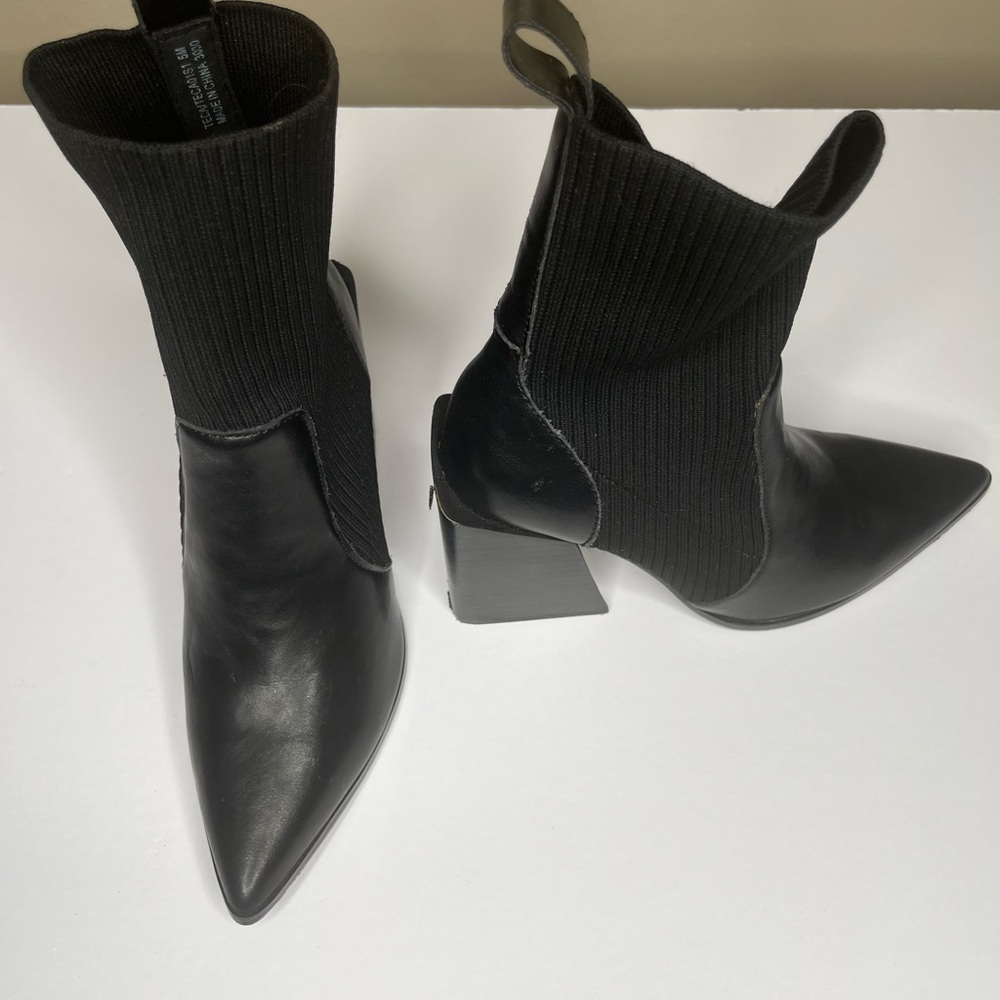 Steve Madden boot in mint condition wore once.